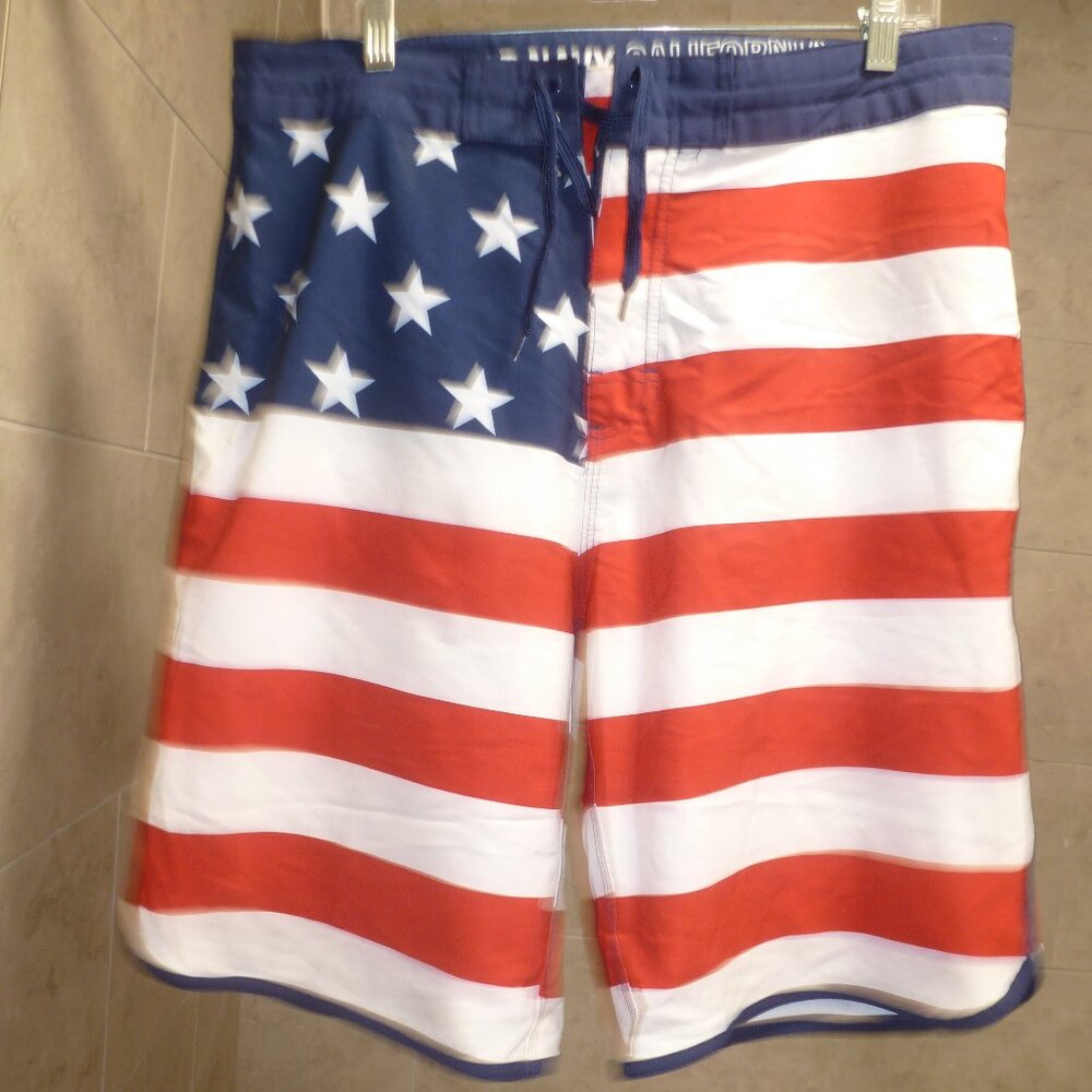 Old Navy California Men's Board Shorts SZ 34 American Flag Swim Trunks Patriotic